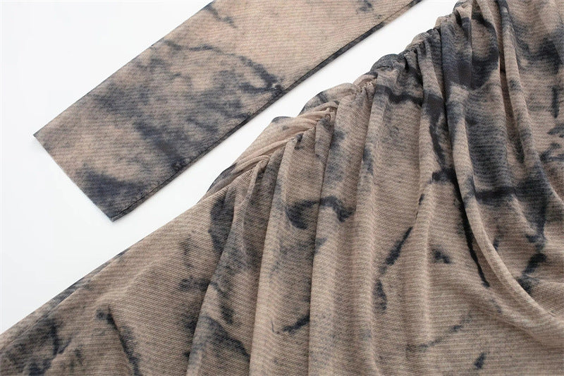 Faltenbesetztes Langarmkleid mit schlankem Druck aus Seidennetz