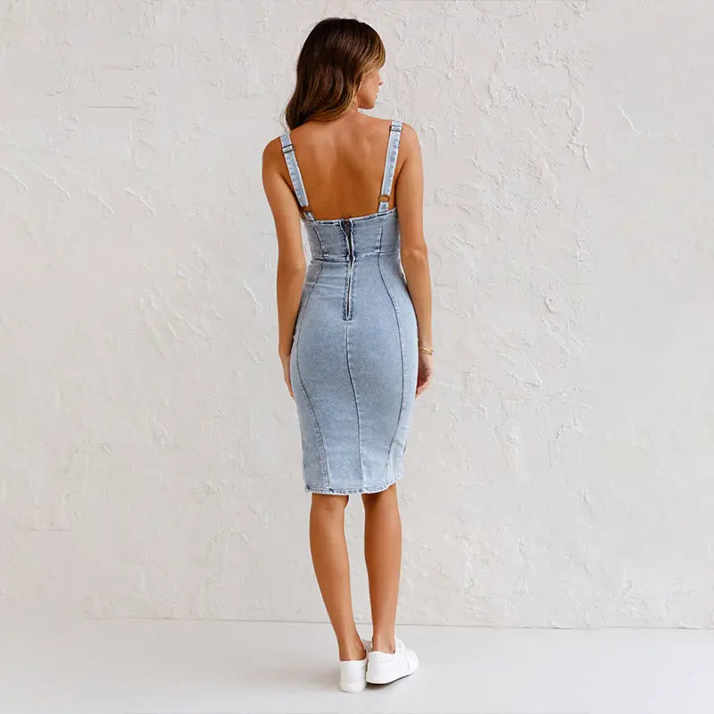 Neues Träger-Jeanskleid mit U-Ausschnitt - Sommerliches, lässiges, eng anliegendes Slim-Fit-Kleid mit Schlitzdesign