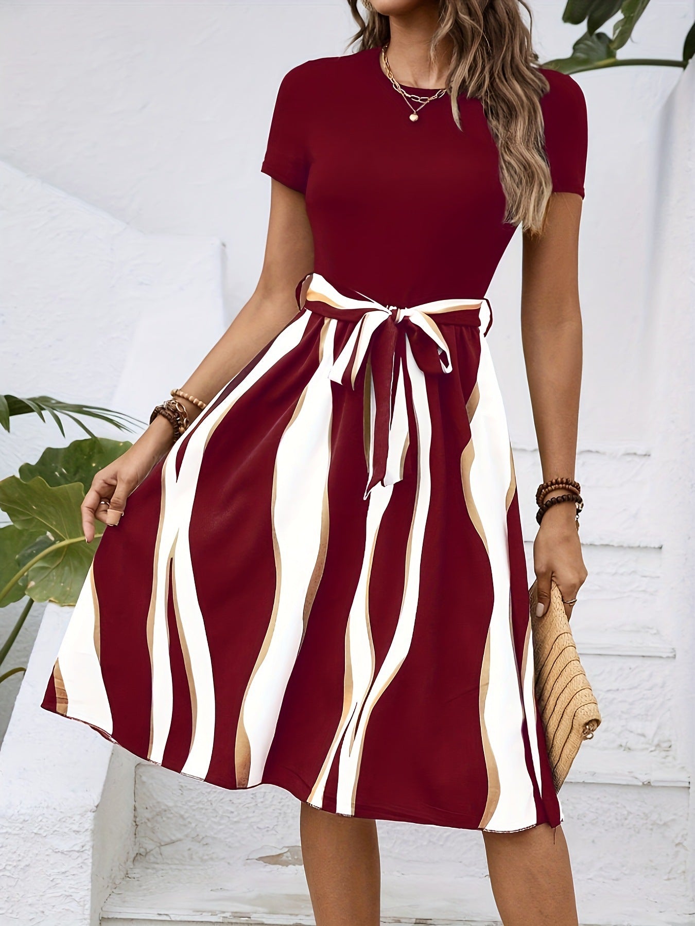 Modisches Business-Casual-Kleid mit mehrfarbigem Print