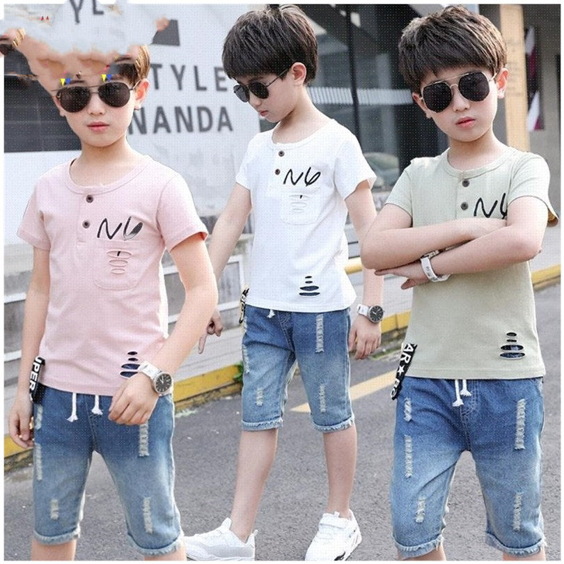 Sommer-Outfit für Jungen T-Shirt und Jeansshorts im Set
