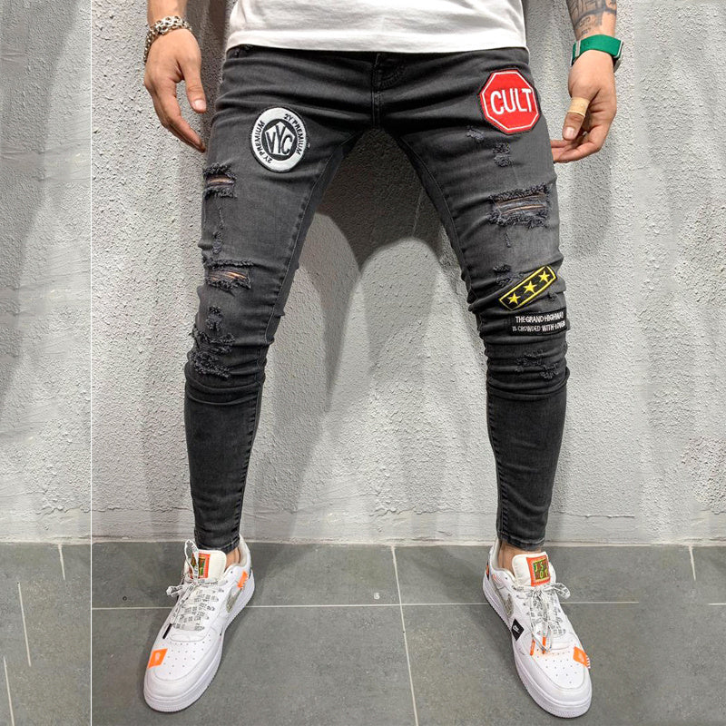 Zerrissene bestickte Jeans