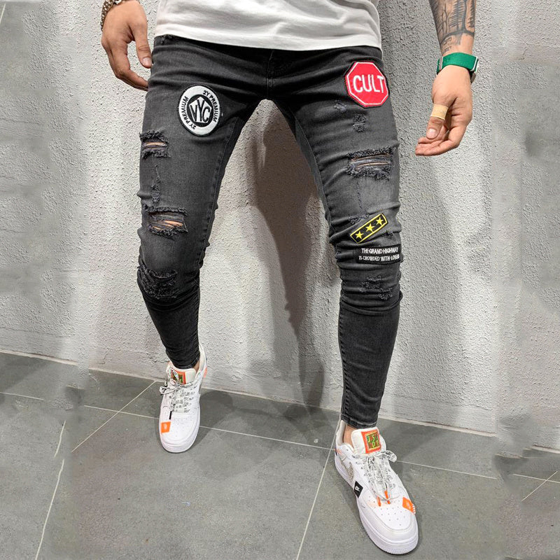 Zerrissene bestickte Jeans