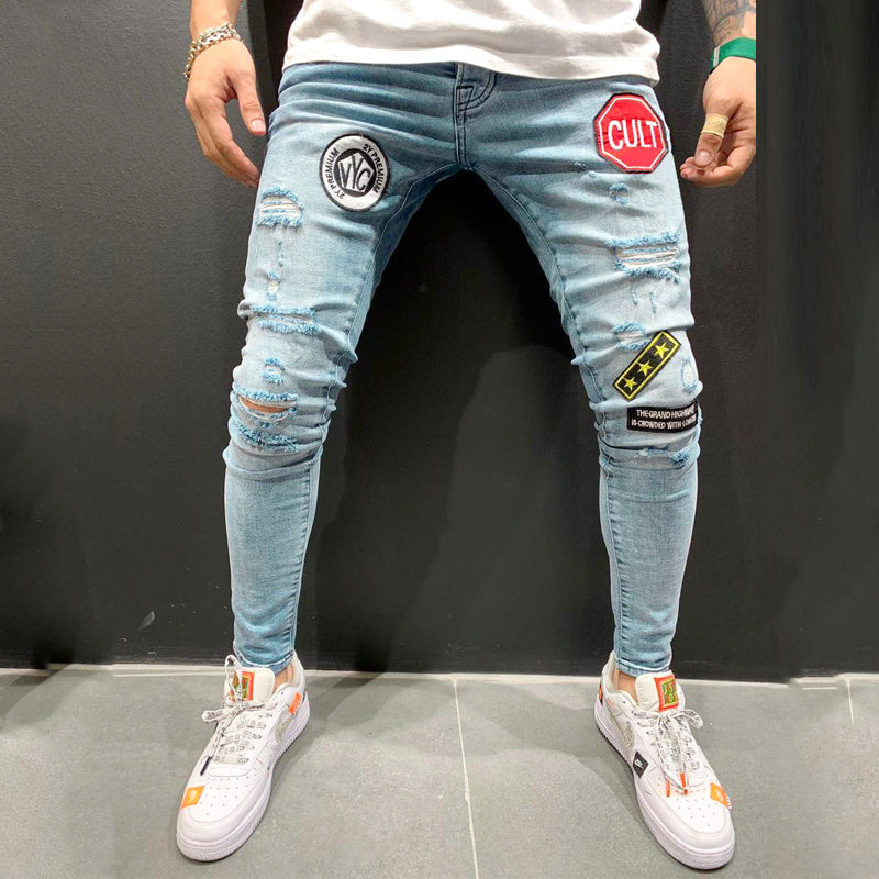 Zerrissene bestickte Jeans