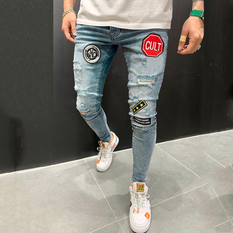 Zerrissene bestickte Jeans