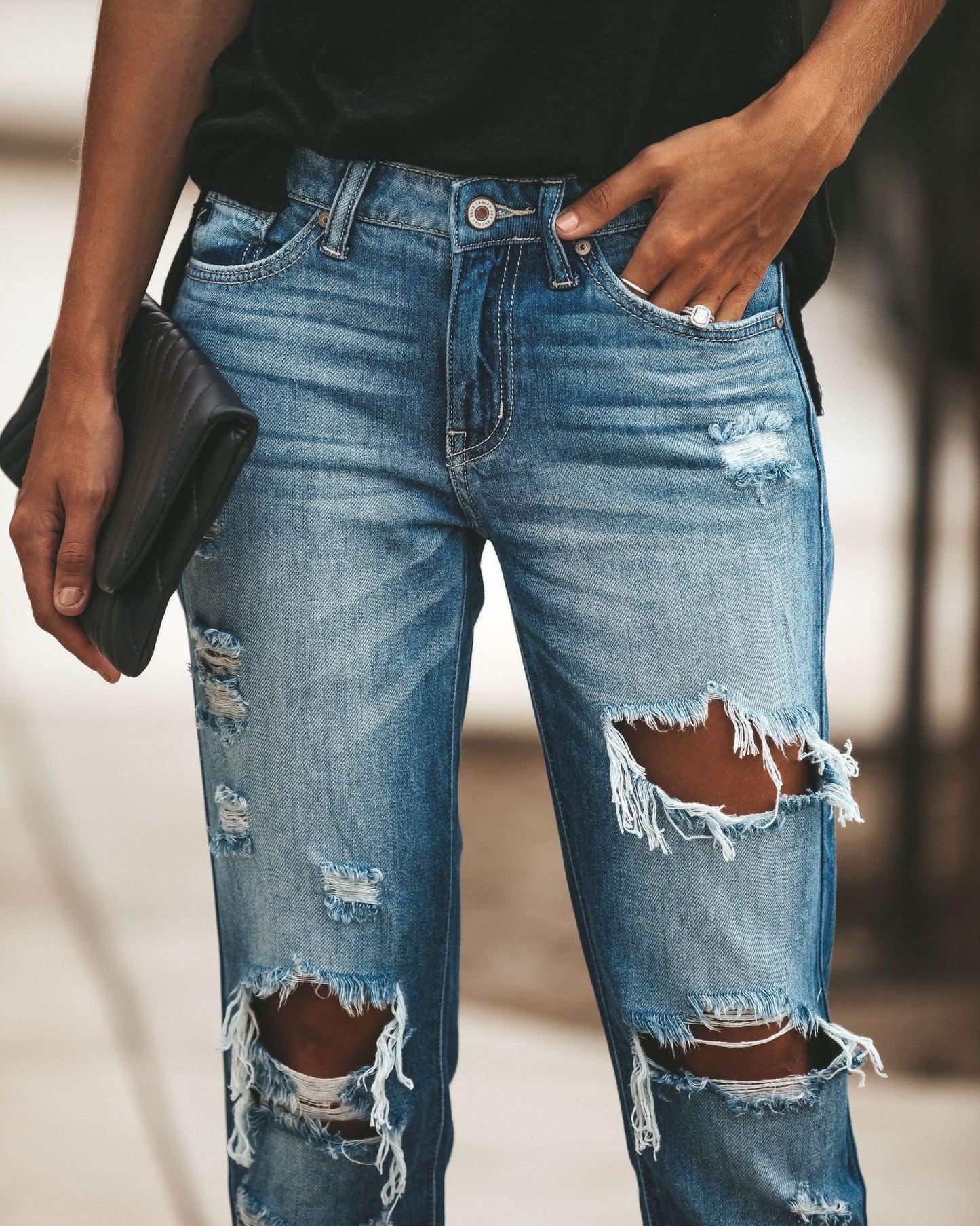 Modische Zerrissene Jeans im Oversize-Stil