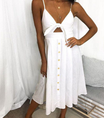Verführerisches Bogen-Rücken-Kleid mit Knopfleiste