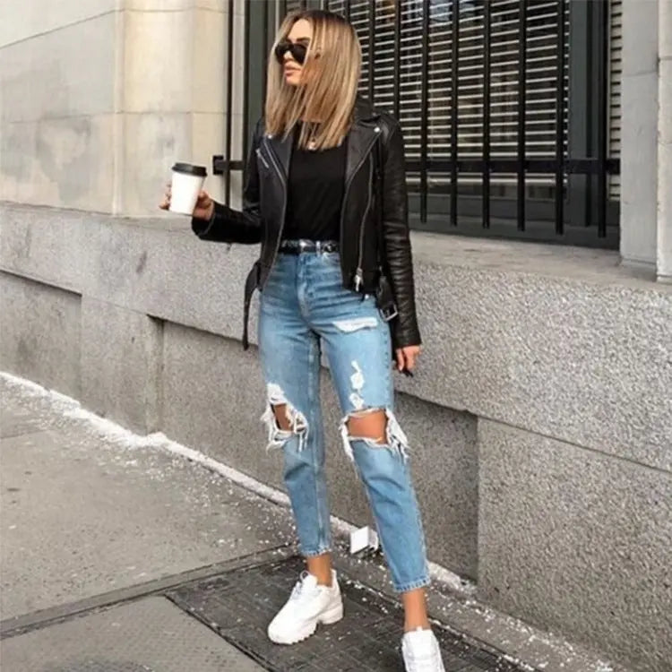 Damenjeans mit zerrissenen löchern