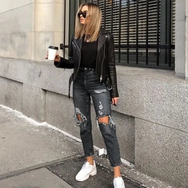 Damenjeans mit zerrissenen löchern