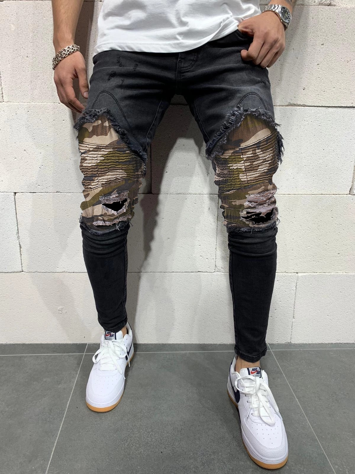 Tarnfarbene Herrenhose mit Falten Slim Fit