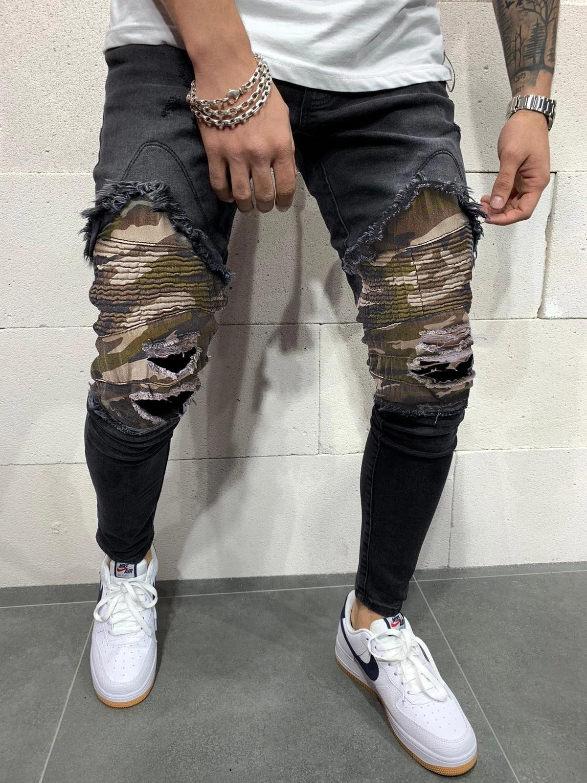 Tarnfarbene Herrenhose mit Falten Slim Fit