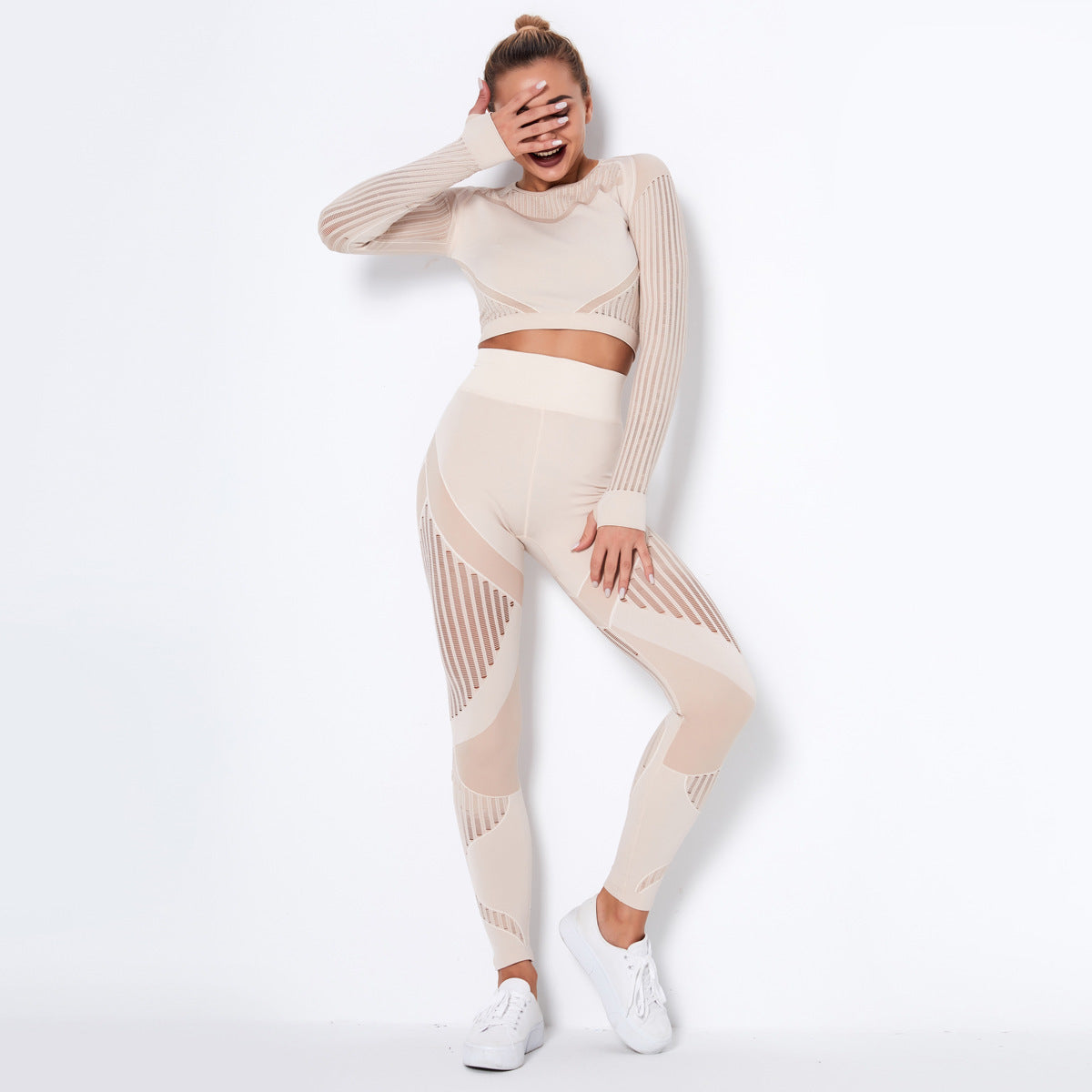 Nahtloser Yoga-Anzug mit langen Ärmeln