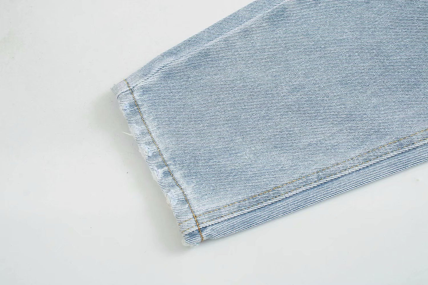 Hohe Taille Damen Jeans mit geradem Schnitt und schlanken Löchern