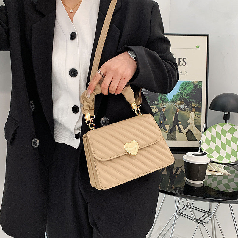 Damenhandtaschen mit modischer Ketten-Schultertasche und Liebe-Metall-Design