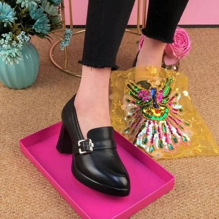 Tiefe Schnitt Damen Lederschuhe mit dicken Sohlen und Absätzen
