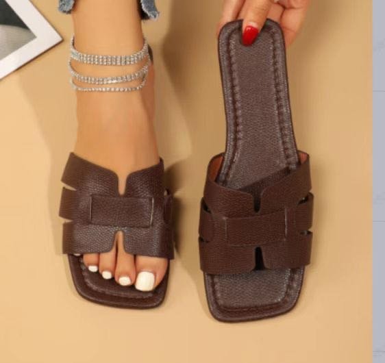 Sommerliche Hohle Quadratische-Zehen-Flats Damen-Sandalen Rutschen Hausschuhe