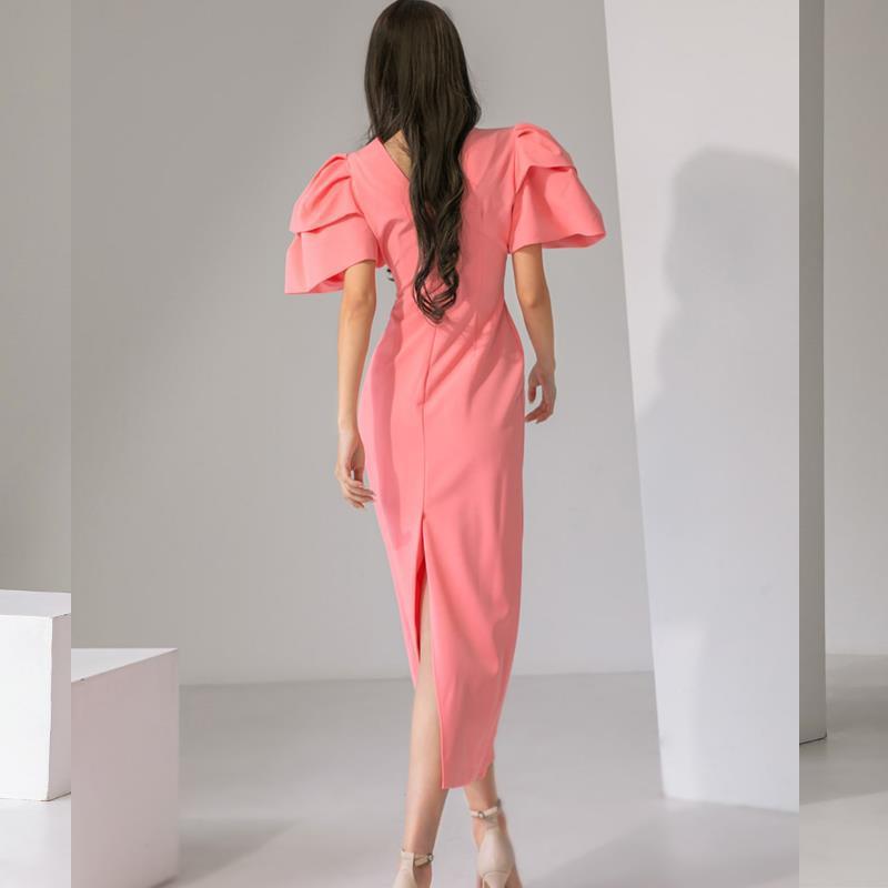 Damenkleid mit hoher Taille und schlank machenden Puffärmeln