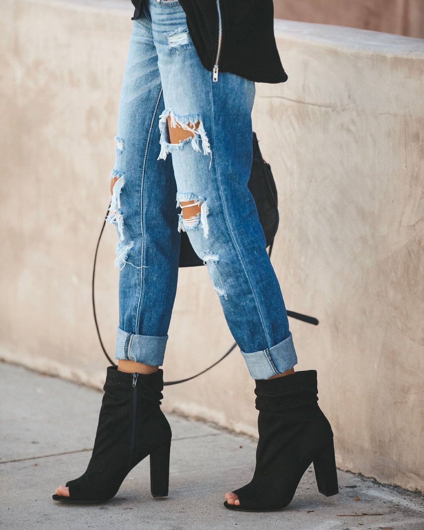 Modische Zerrissene Jeans im Oversize-Stil