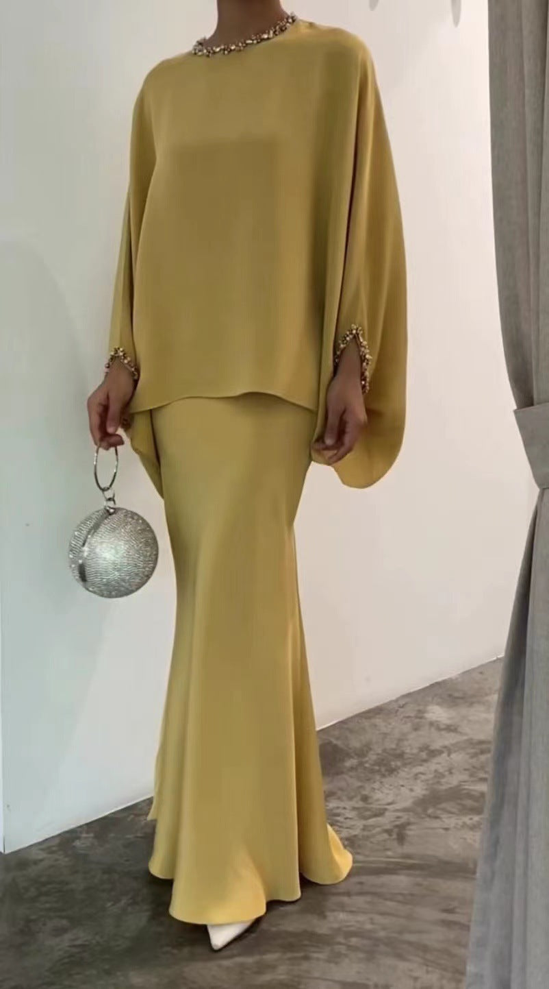 Damenkleid mit Perlen und Perlmutt