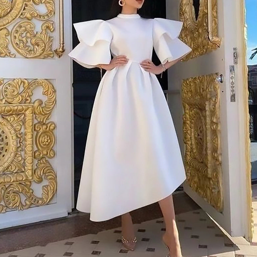 Doppellagiges Kleid mit Lotusblattärmeln und einfarbigem weitem Schnitt