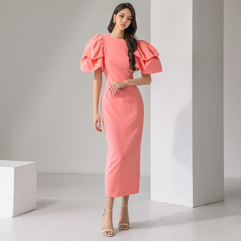 Damenkleid mit hoher Taille und schlank machenden Puffärmeln