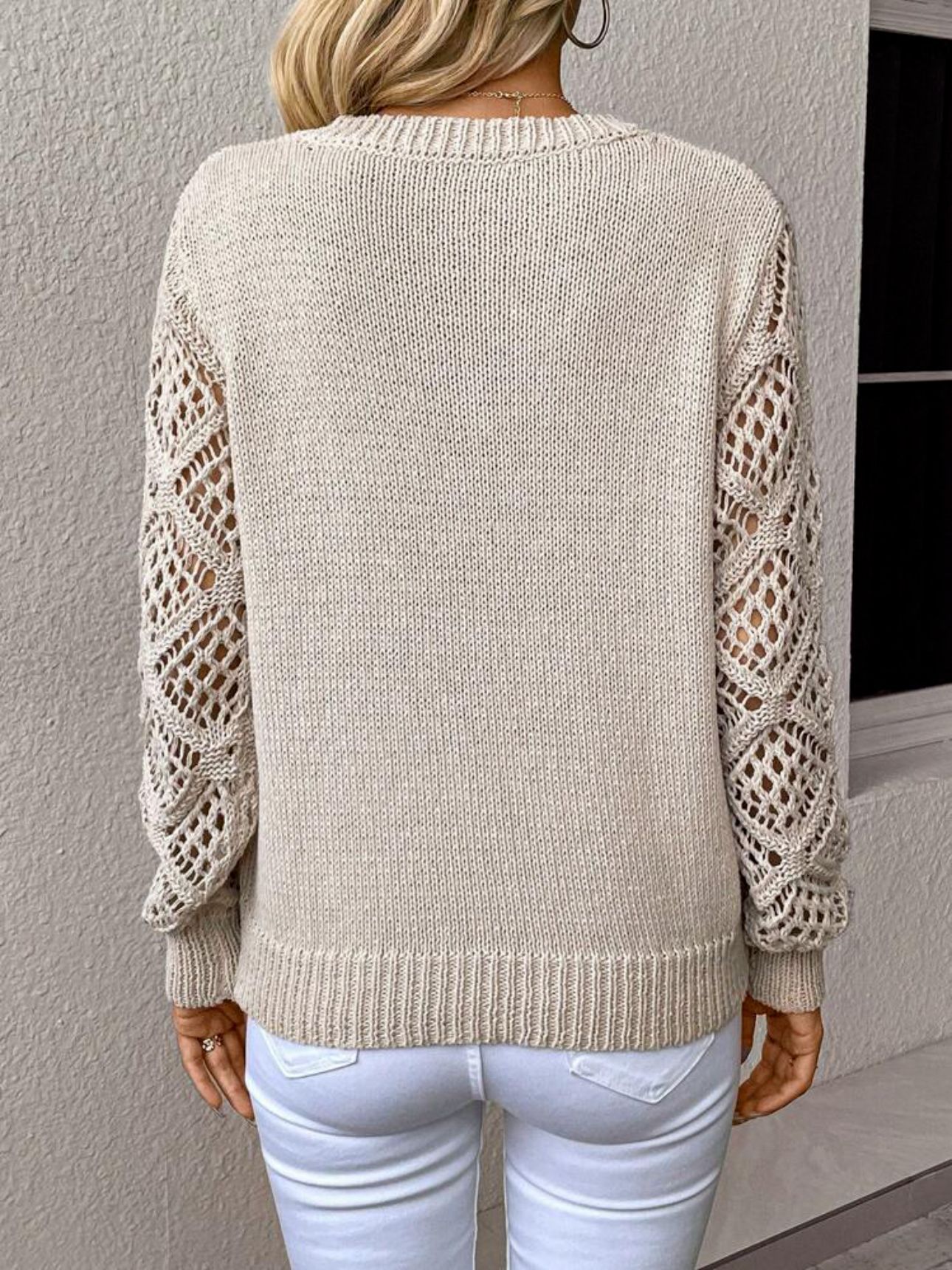 Einfarbiger Pullover mit V-Ausschnitt und ausgehöhlten langen Ärmeln