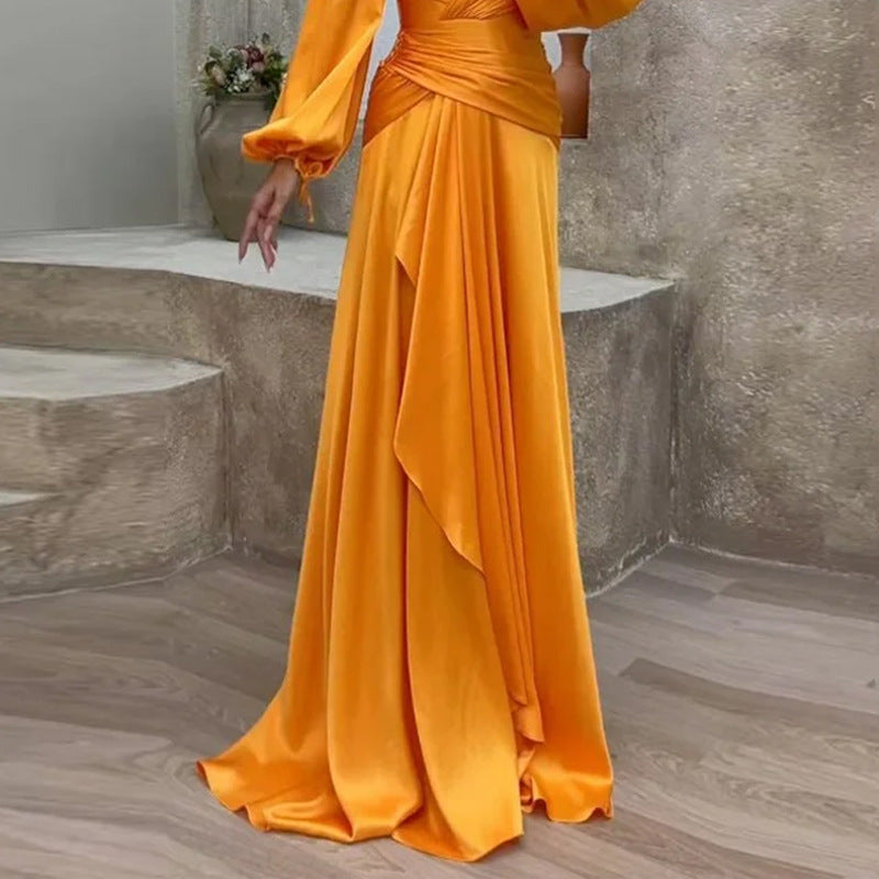 Elegantes Plisseekleid mit taillierter Passform und langen Ärmeln