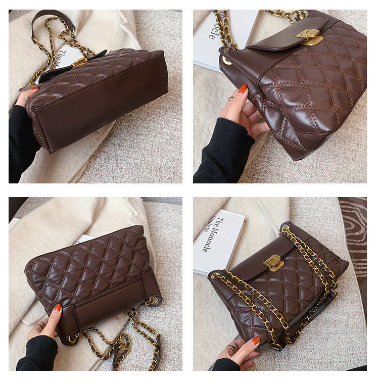 Kreuz-Körper-Tasche mit Rautenmuster und Kette