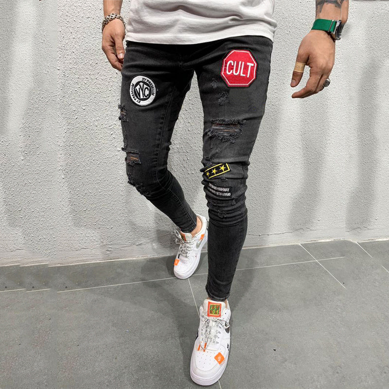 Zerrissene bestickte Jeans