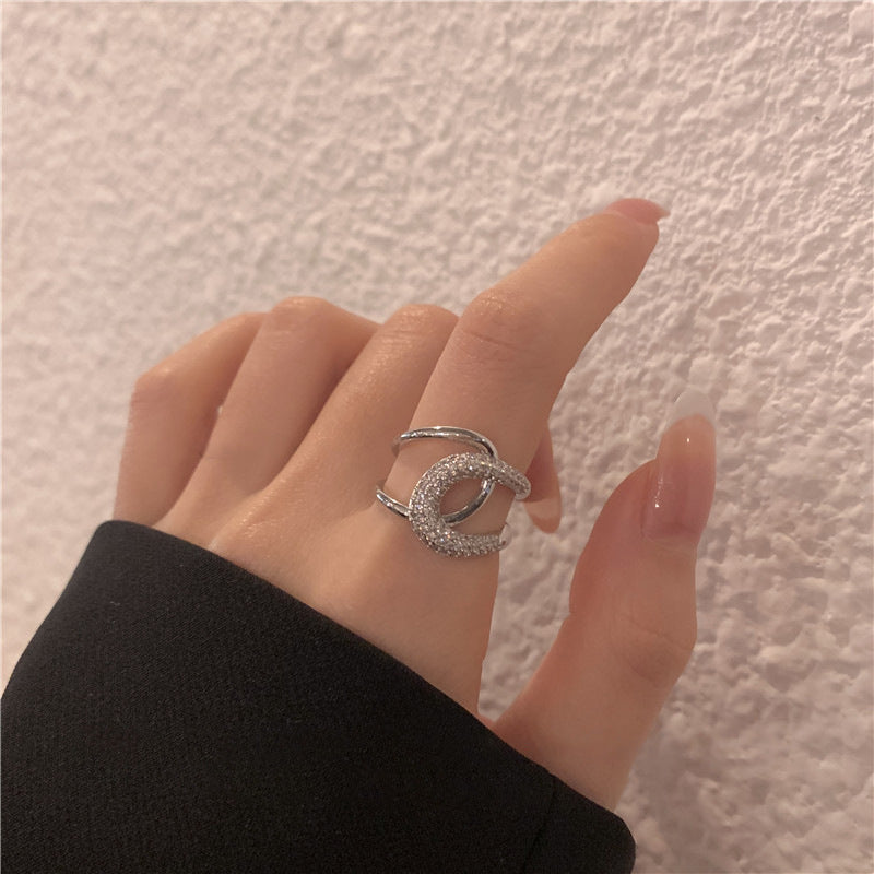 Eleganter Luxus-Ring mit Mikro-Diamanten