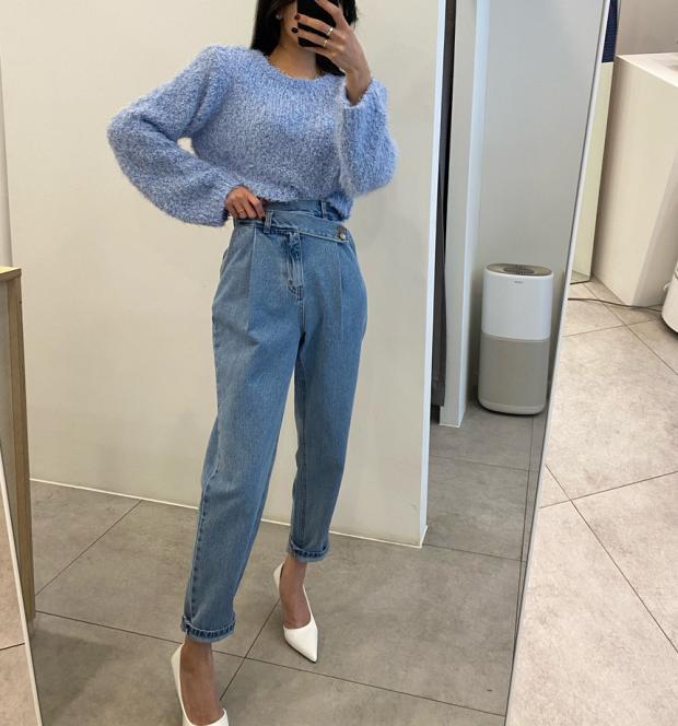 Retro Jeans mit hoher Taille und unregelmäßiger Schnalle