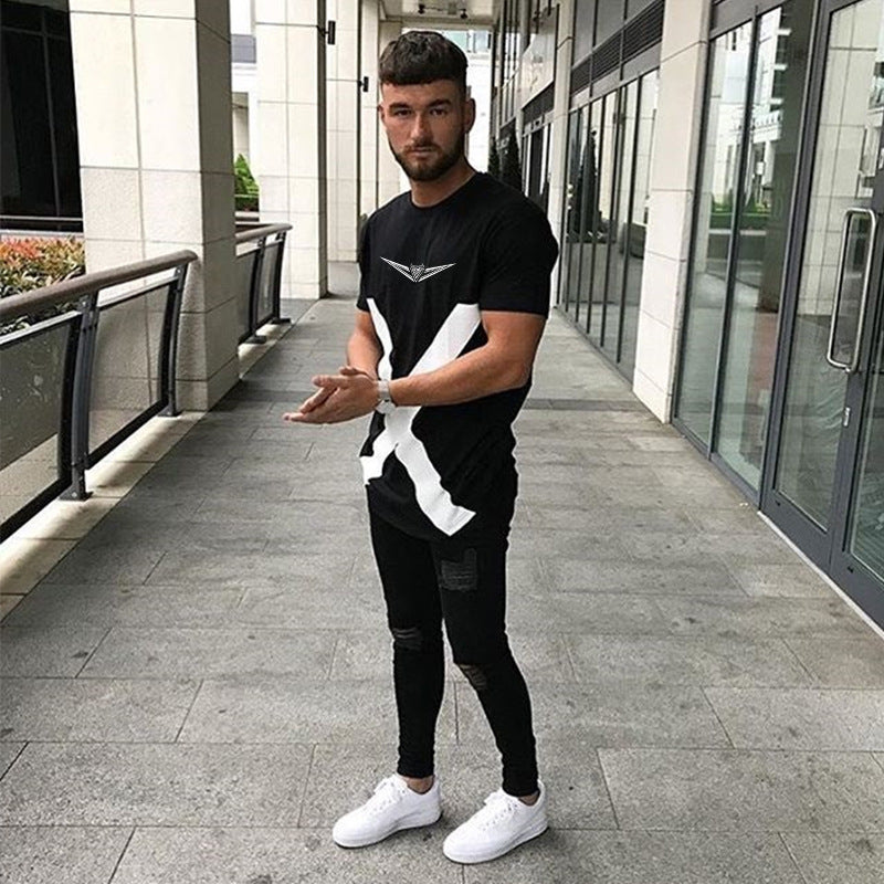 Schmales Baumwoll-T-Shirt mit geometrischen Mustern