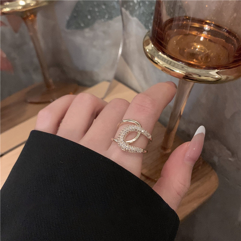 Eleganter Luxus-Ring mit Mikro-Diamanten