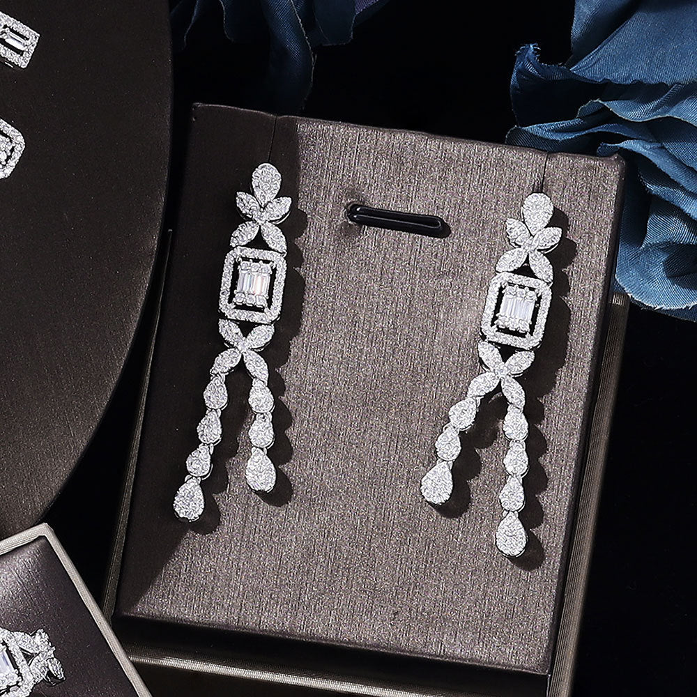 Vierer-Set Zirkon-Halskette, Ohrringe, Armband und Ring