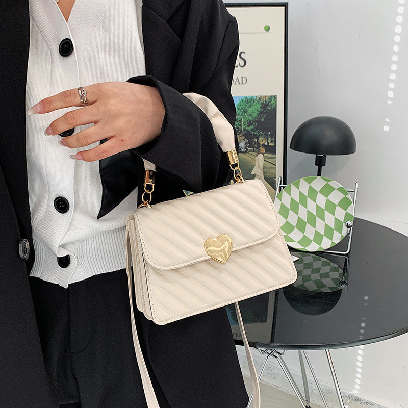 Damenhandtaschen mit modischer Ketten-Schultertasche und Liebe-Metall-Design