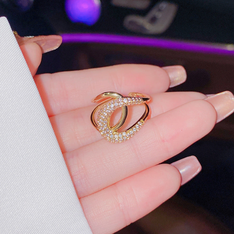 Eleganter Luxus-Ring mit Mikro-Diamanten