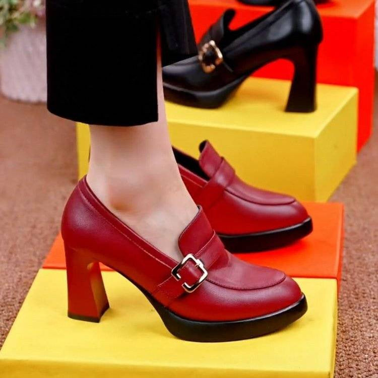 Tiefe Schnitt Damen Lederschuhe mit dicken Sohlen und Absätzen