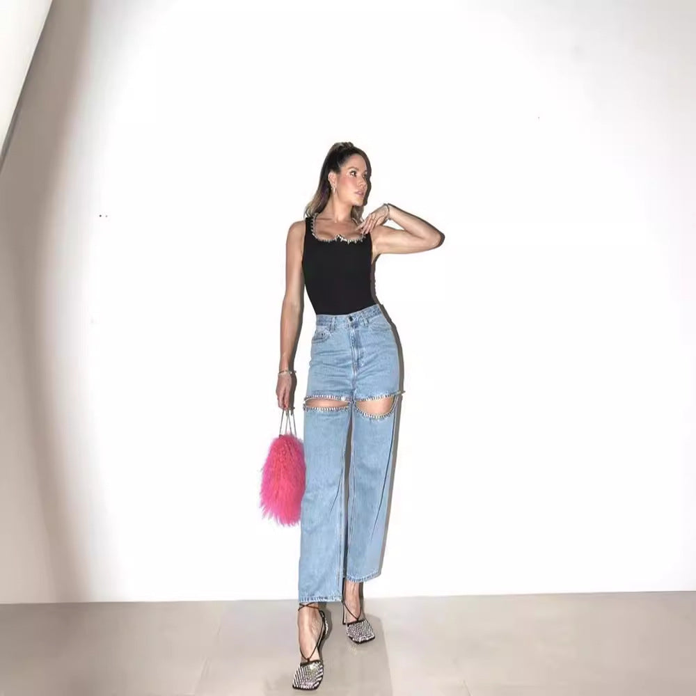 Hellblaue Damenjeans mit Löchern, gerader Schnitt