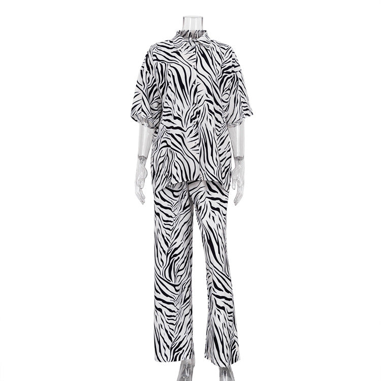 Satin-Zebra-gestreifter Anzug