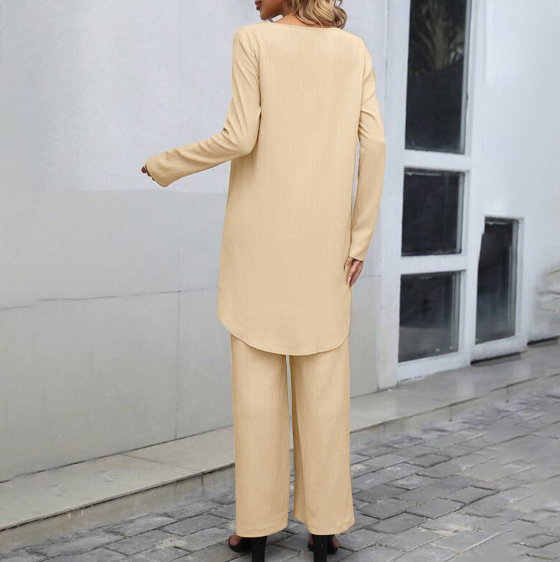 Langarmtop mit unregelmäßigem Saum und weite Hose mit elastischer Taille