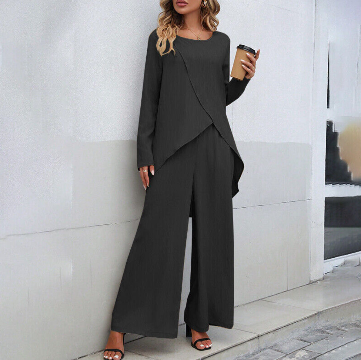 Langarmtop mit unregelmäßigem Saum und weite Hose mit elastischer Taille