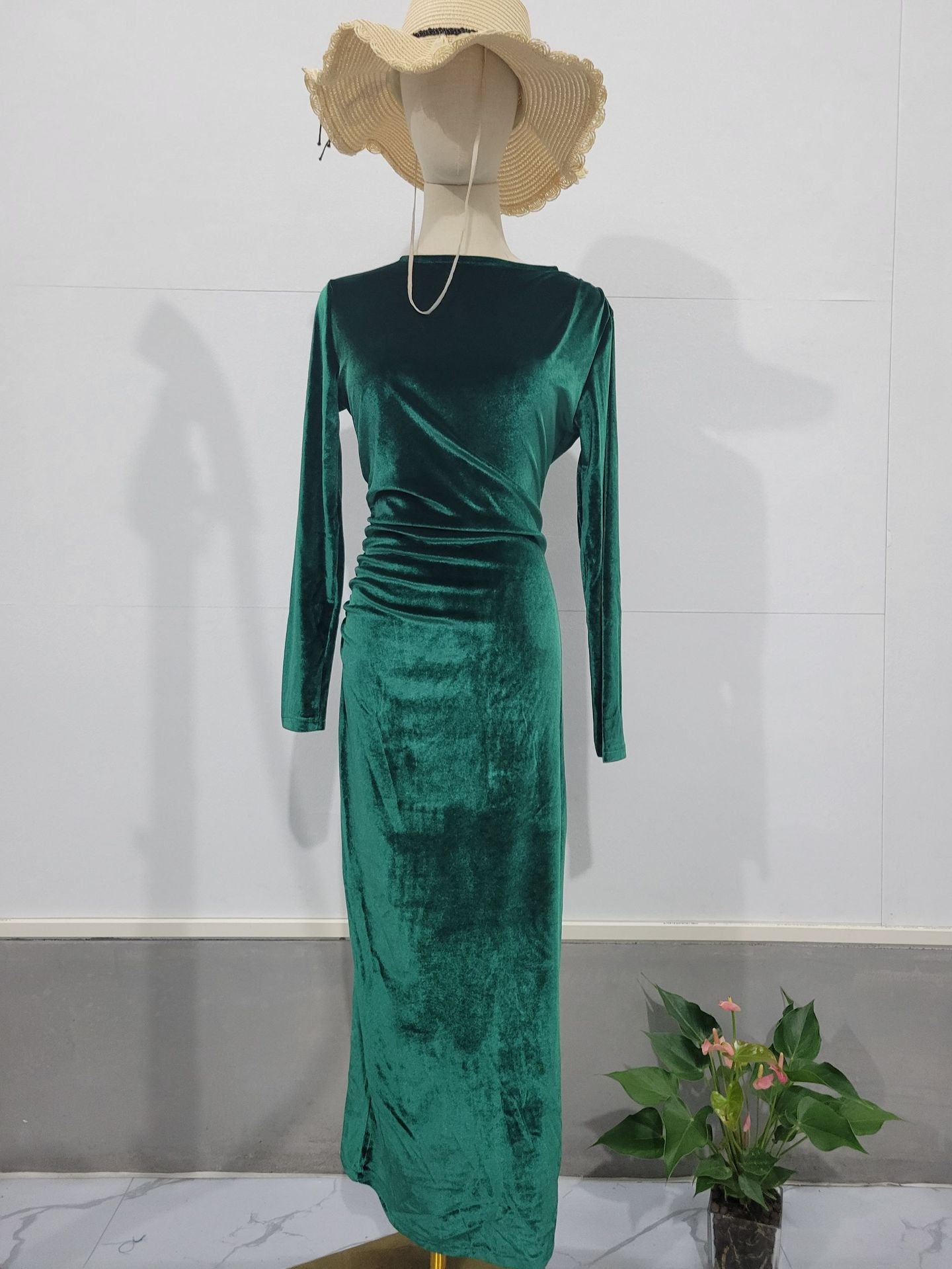 Samtiges Taille-enges Damenkleid
