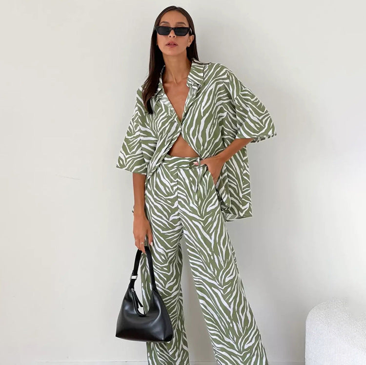Satin-Zebra-gestreifter Anzug