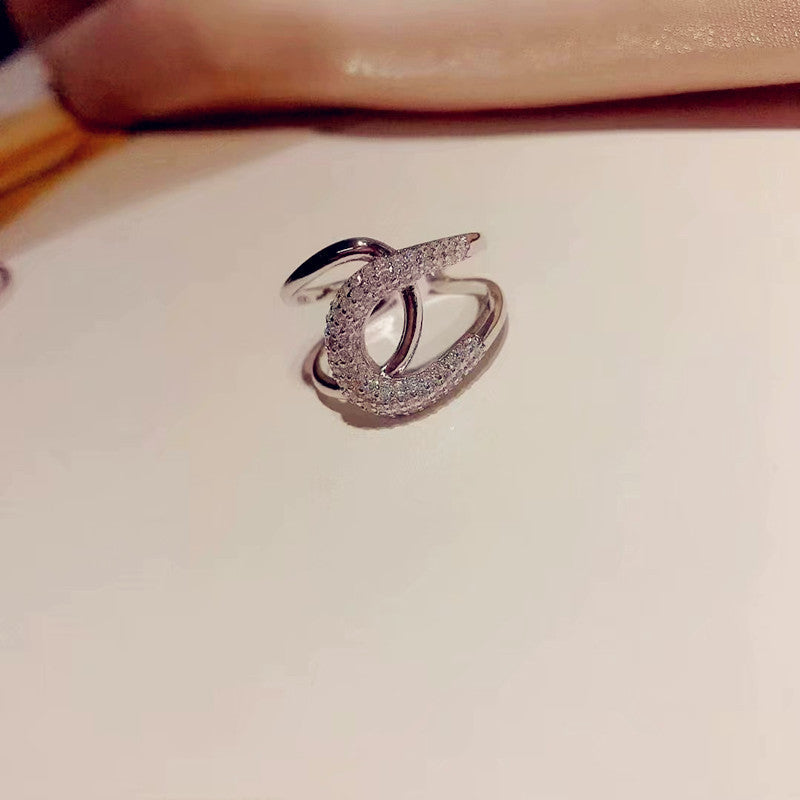 Eleganter Luxus-Ring mit Mikro-Diamanten