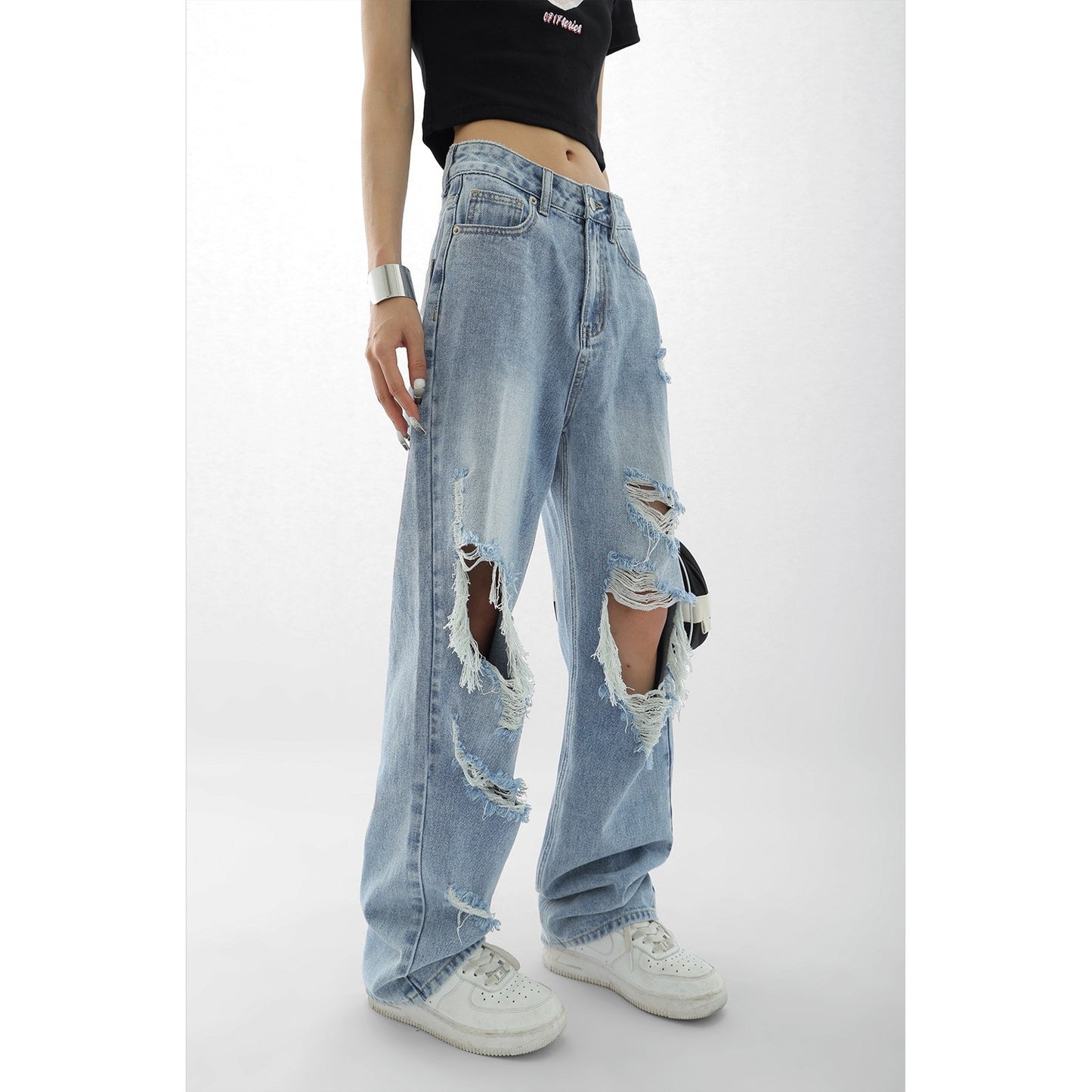 Hellblaue Damenjeans mit zerrissenen