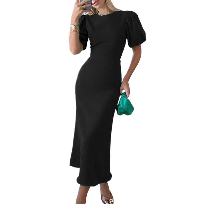 Langes Kleid mit Laternenärmeln und schmeichelnder Taille