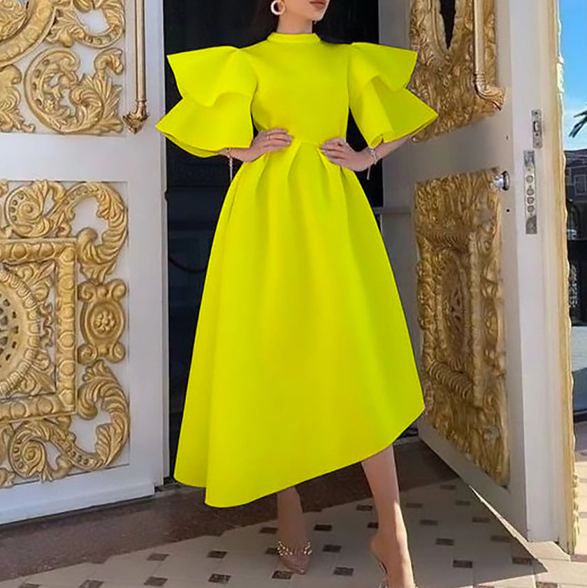 Doppellagiges Kleid mit Lotusblattärmeln und einfarbigem weitem Schnitt