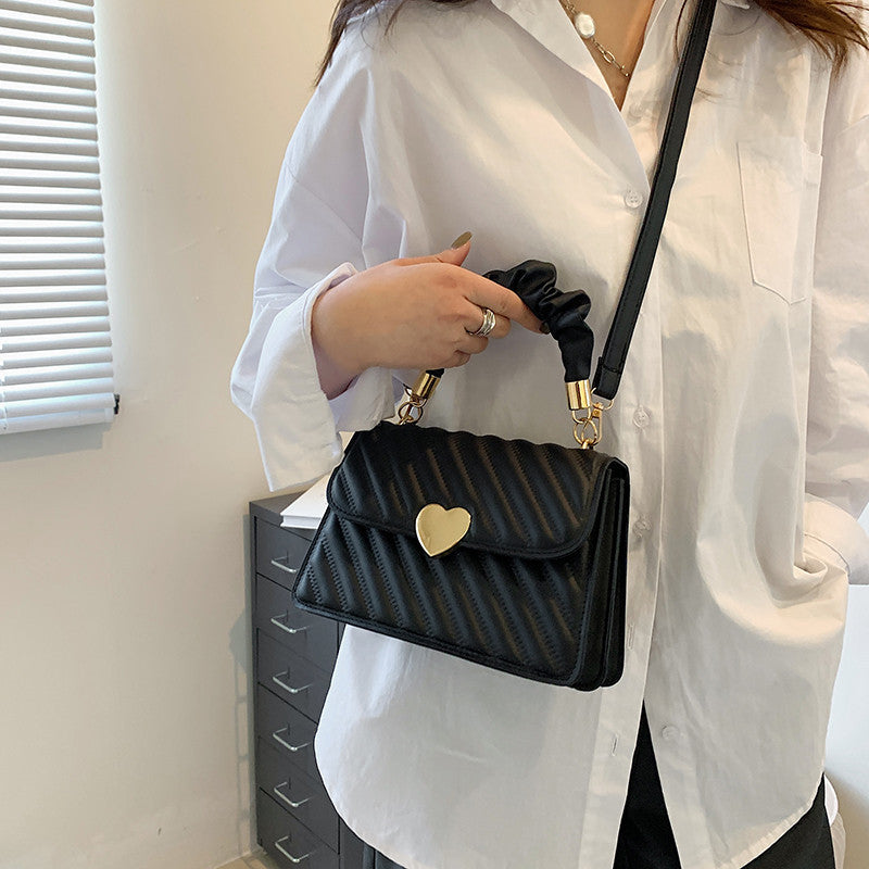 Damenhandtaschen mit modischer Ketten-Schultertasche und Liebe-Metall-Design