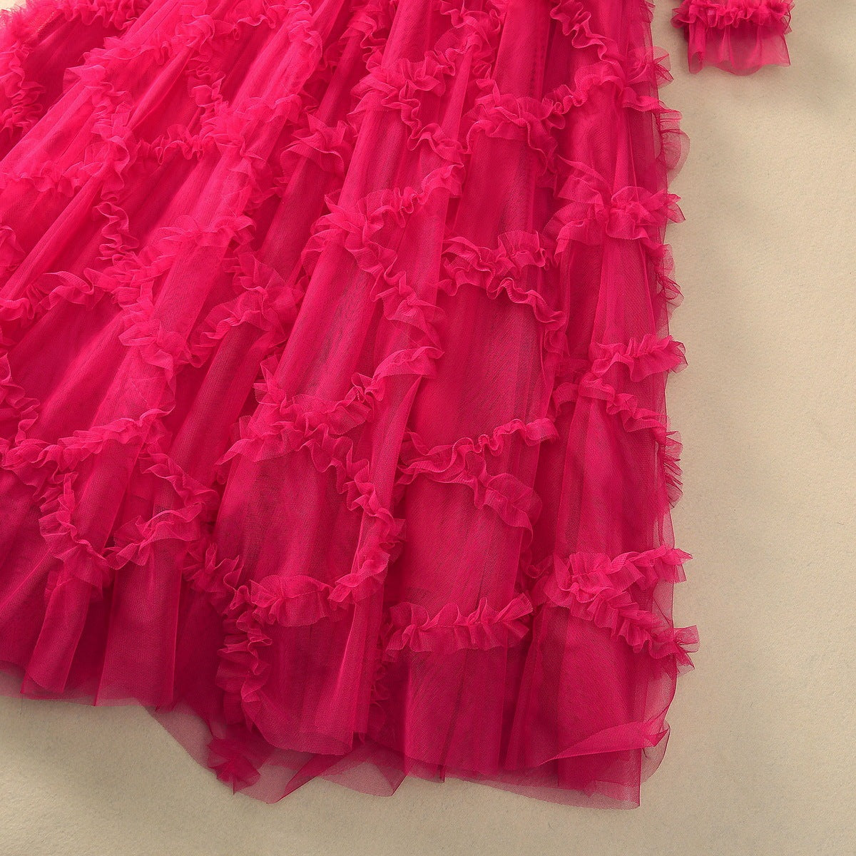 Elegantes Swing-Ballkleid mit Rhombus-Muster und Pilz-Details