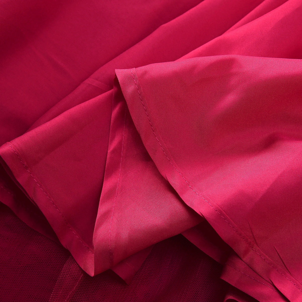 Elegantes Swing-Ballkleid mit Rhombus-Muster und Pilz-Details