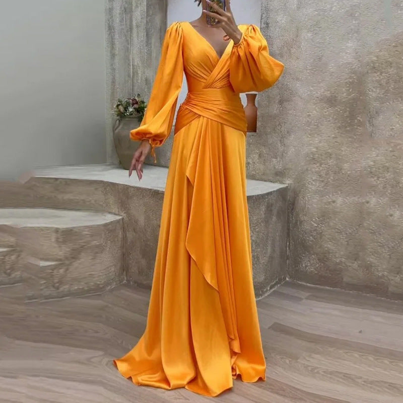 Elegantes Plisseekleid mit taillierter Passform und langen Ärmeln